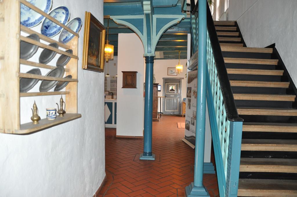 Hohes Haus Hotel Greetsiel Exterior foto