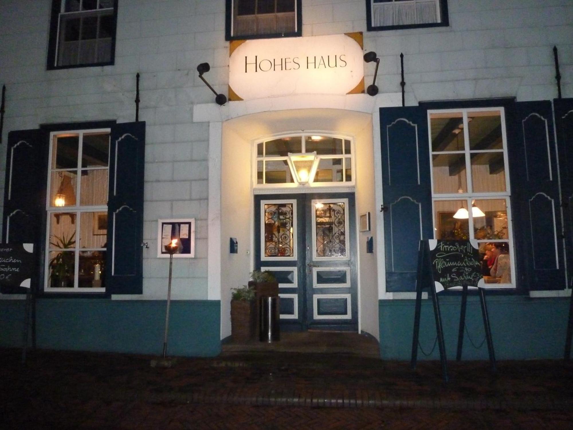 Hohes Haus Hotel Greetsiel Exterior foto